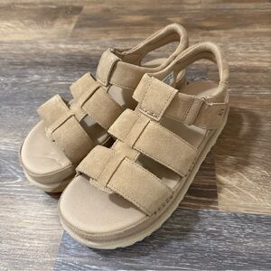 Women’s 8.5 UGG Tan Goldenstar Strap Suede Sandals